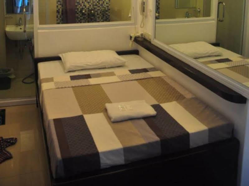 Jj Midcity Inn Tabaco Eksteriør billede